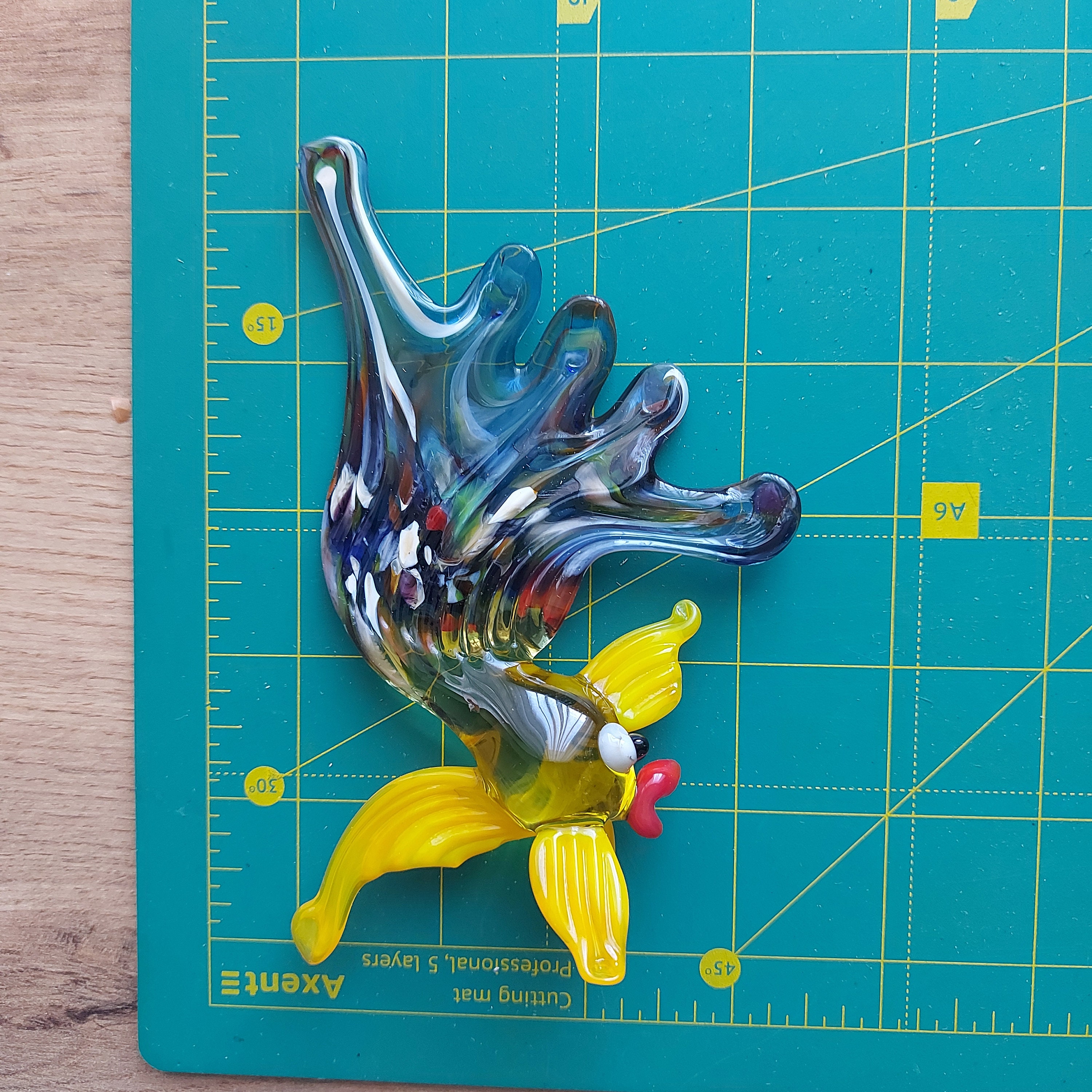 手吹きガラスの魚の置物：カラフルなランプワークアートガラス - Etsy 日本