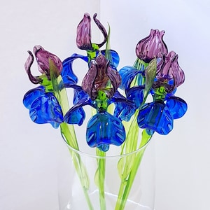 Flor de iris de vidrio soplado a mano: Figura primaveral de color azul y morado