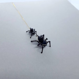 Mini aranha de vidro soprado à mão, decoração de Halloween, pingente de aranha