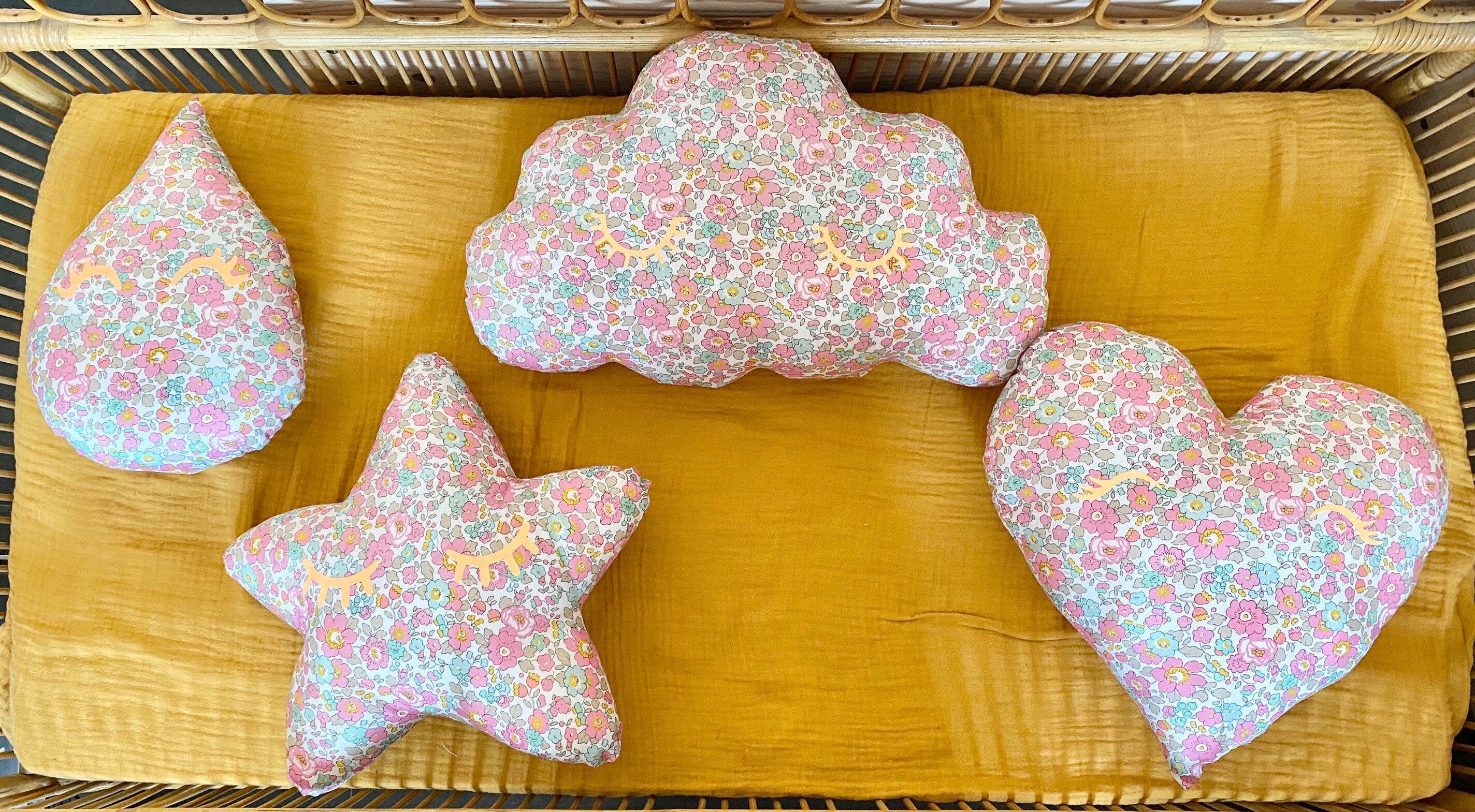 Coussins Nuage/Coeur Goutte Etoile Décoration Chambre ou Cadeau Naissance