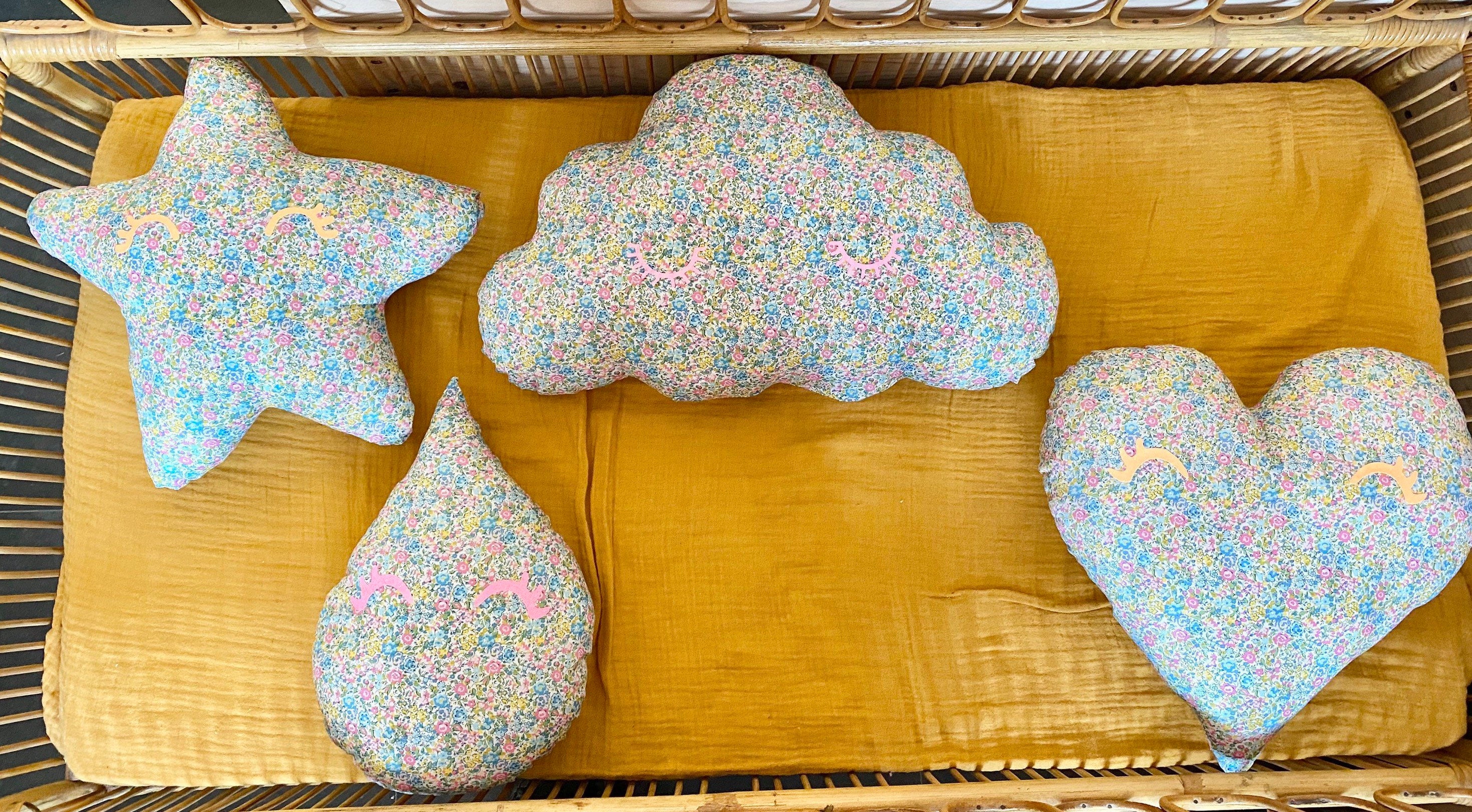 Coussins Nuage/Coeur Goutte Etoile Décoration Chambre ou Cadeau Naissance