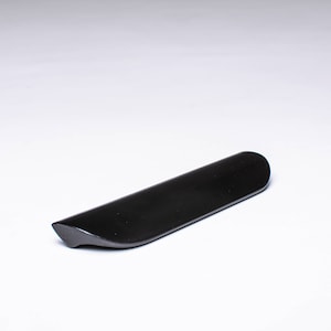 Schwarze Schubladengriffe aus Holz - elegantes handgefertigtes Design. Modell 12