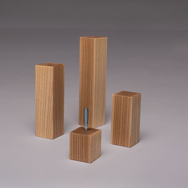 Satz Möbelbeine x 4.Möbelbeine aus Holz. Viereckige Möbelbeine
