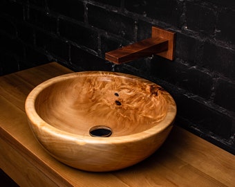 Holzwaschbecken mit Epoxy Harz Beschichtung