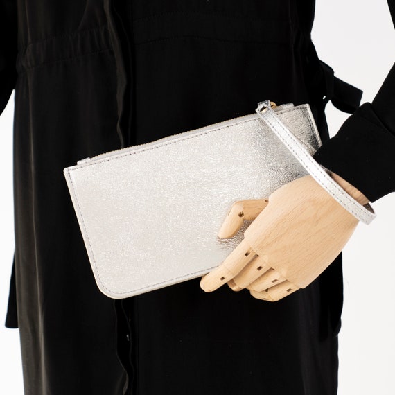 Silver pouch clutch 2025