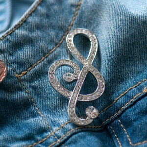 Treble Clef Large Diamante Brooch, White Diamante Music Brooch, Lapel Pin Music, Music Lovers Gift, Statement Brooch, Large Music Note,Bling
