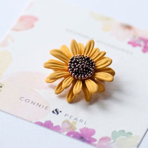 Sunflower Brooch, Yellow Flower Brooch, Sunflower Lapel Pin, Flower Badge, Summer Brooch, Mother's Day Gift,  Ukraine Flower, Boutonniere