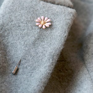 Pink Flower Lapel Pin, Pink Daisy Lapel Pin, Wedding Pin Pink Flower, Boutonierre Pink, Buttonhole Pink, Corsage Pink, Baby Pink Daisy Pin