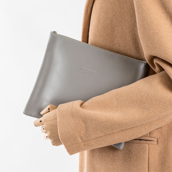 Dove Grey Leather Clutch, Large Leather Clutch Purse, Soft Clutch Bag Grey, Cosmetics Bag, Evening Bag Light Grey Leather, Daytime Bag, Zip