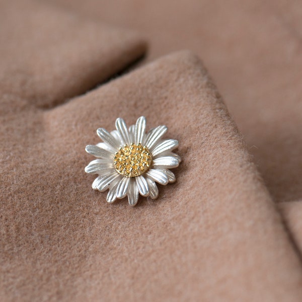 Daisy Pin Badge, Silver and Gold Daisy, Flower Pin, Lapel Pin, Gift For Mum, Mother's Day Gift, Flower Brooch, Floral Pin, Daisy
