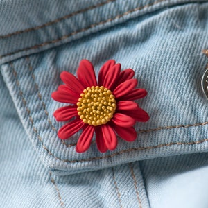 Red Daisy Brooch, Daisy Lapel Pin, Red Flower Brooch, Flower Brooch Red, Summer Flower Brooch, Giftboxed Brooch, Mother's Day Gift,Red Daisy