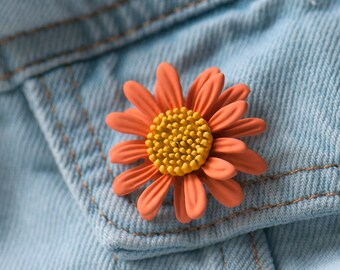 Broche de margarita naranja, alfiler de flor de naranja, alfiler de solapa de flores naranja, broche de flores de verano, regalo del día de la madre, broche de flores en caja de regalo, alfiler de margarita