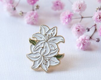 Lilien Emaille Pin, Weisse Lilien Emaille Pin, Blumen Anstecker, weisse Blume Pin, weisse und goldene Emaille Brosche, Anstecknadel Blumenstrauss