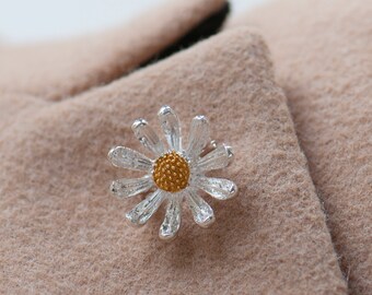 Broche pequeño de oro y plata de margarita, broche de flores de regalo del día de la madre, alfiler de solapa de margarita, broche de flores en caja de regalo, broche de flores pequeño, regalo de mamá