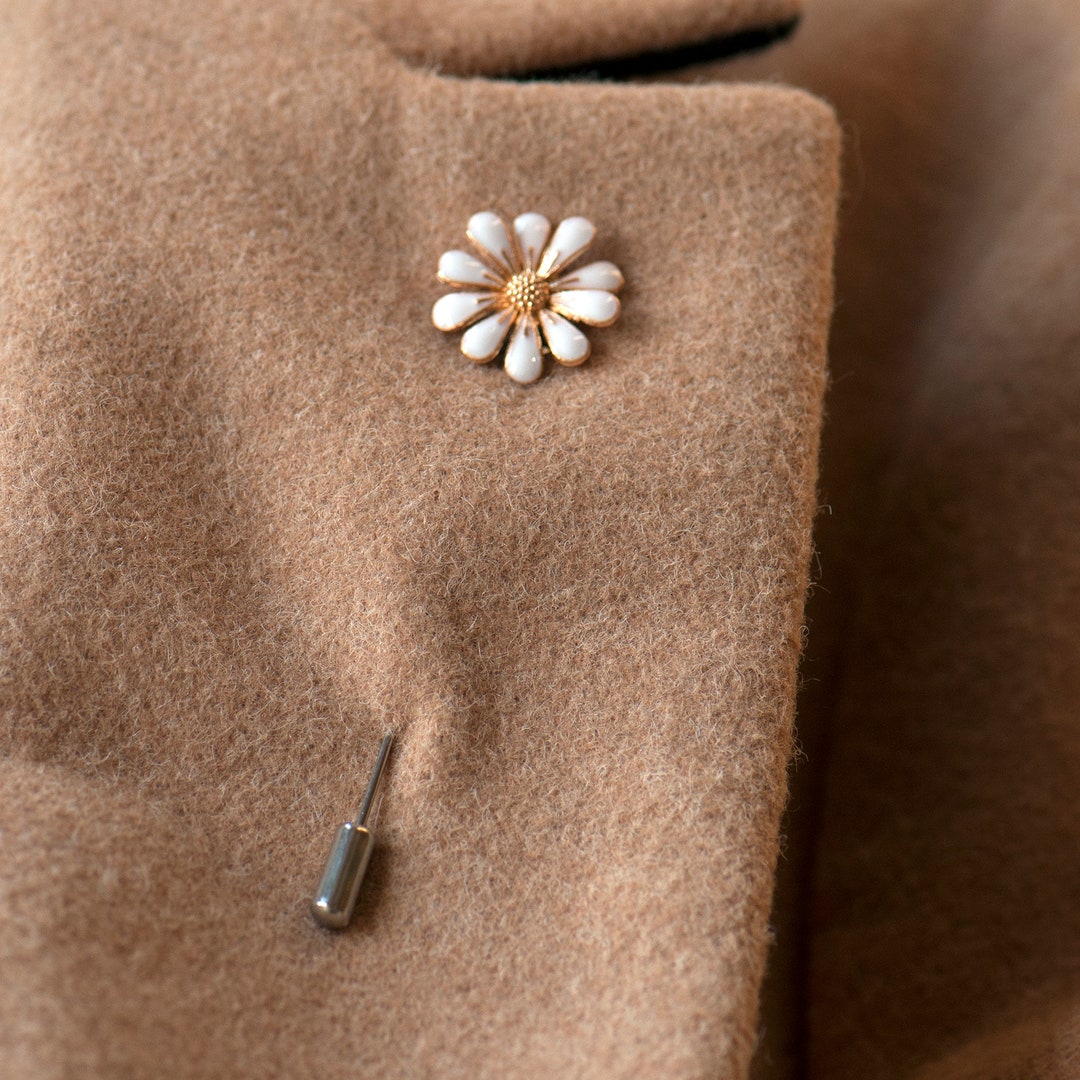 White Daisy Lapel Pin, White Flower Pin, White Daisy Brooch, Wedding