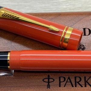 Parker Duofold Centennial - Modern Big Red fountain pen with box