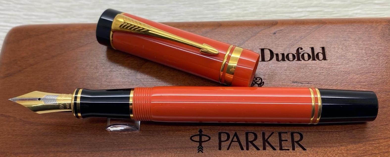 Parker DUOFOLD CENTENNIAL 木製ケース付き Parker Duofold Centennial - Modern Big Red Fountain Pen With