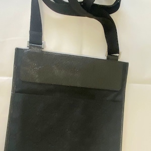 Gucci Crossbody - schwarzes Monogramm Canvas - 100% Original