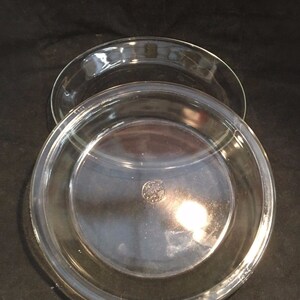 Lot of 2 Glass Pie Baking Dishes 9&quot; Pyrex, 10&quot; Fire King