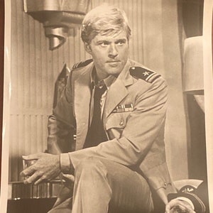 8 x 10 Glossy Photo Robert Redford