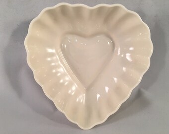 Belleek Medium Scalloped White Heart Dish 0359 5-1/2"