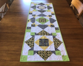Quilted Table Runner - Sunflowers & Bees