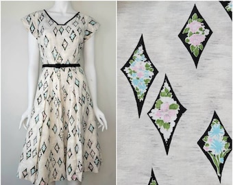 Vintage 1950s diamond print cotton dress, Size S / 1950s floral dress / Fit and flare dress / Spring Summer dress / Small S 26W 27W