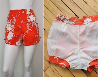 Vintage 1970s Hawaiian shorts, swim shorts, Size XS/S /  70s Hawaiian shorts / 1970s floral shorts / Vintage beachwear / XS Small S 24W 25W