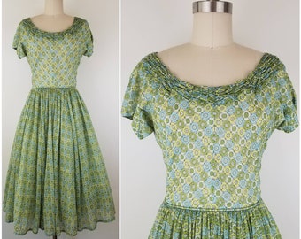 Vintage 1950s green fit and flare dress, Size S / 1940s cotton dress / 1950s cotton dress / Summer dress / Day dress / Small S 24W 25W