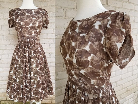 Vintage 1950s Small cotton floral dress by Leslie
