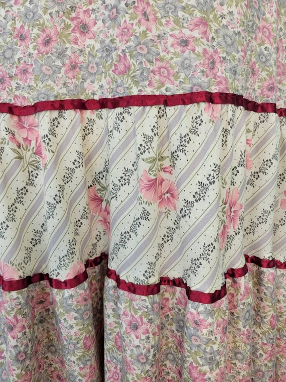 Vintage 1970s floral prairie skirt, Size S / Gunn… - image 7