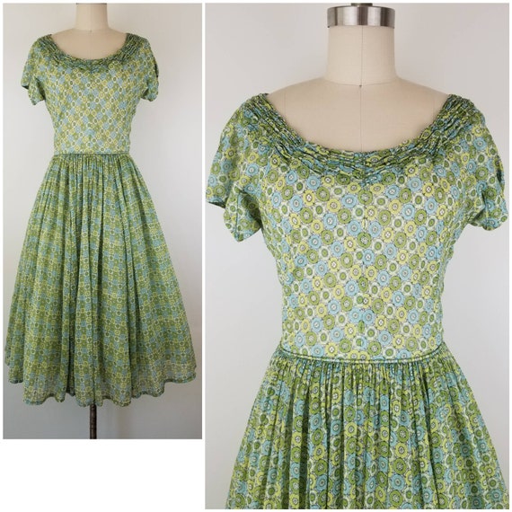 Vintage 1950s green fit and flare dress, Size S /… - image 1