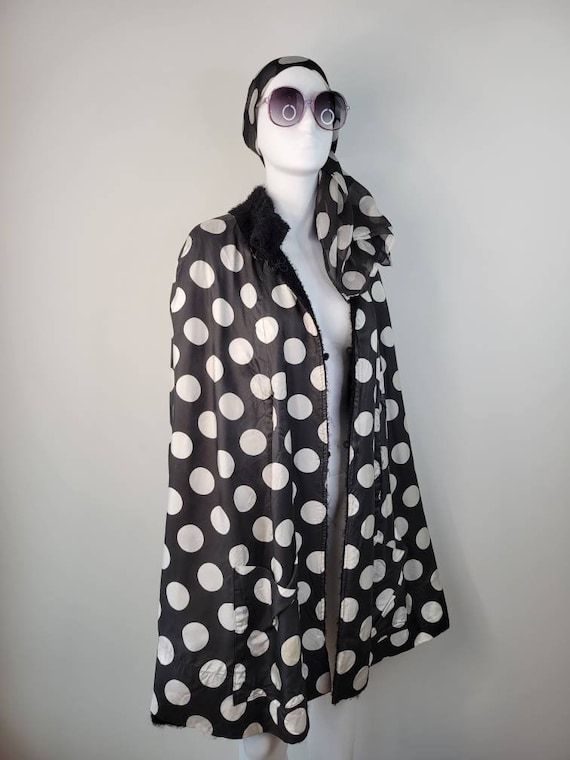 Vintage 1950s wool cape with polka dot lining and… - image 8