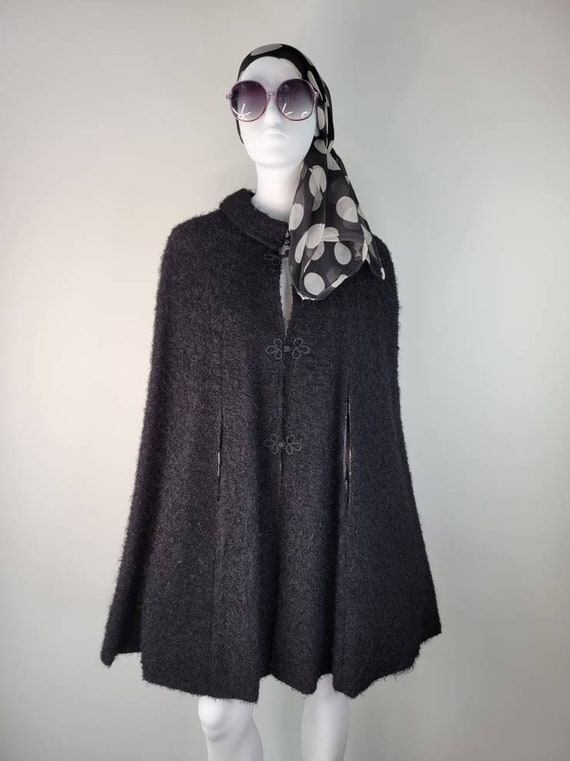 Vintage 1950s wool cape with polka dot lining and… - image 3