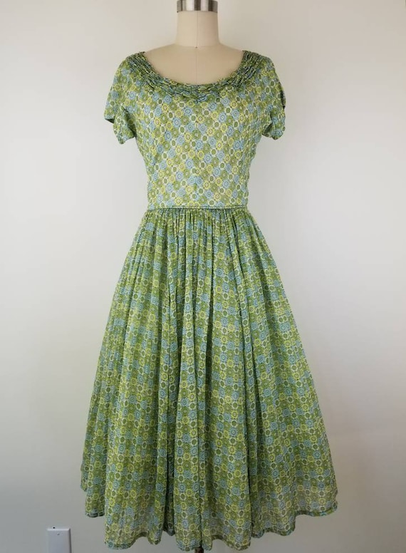 Vintage 1950s green fit and flare dress, Size S /… - image 2