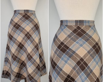 Vintage 1970s wool plaid A-line skirt, Size S 25W 26W / 70s plaid wool skirt / Fall Winter skirt / 1970s A-line skirt / Small S