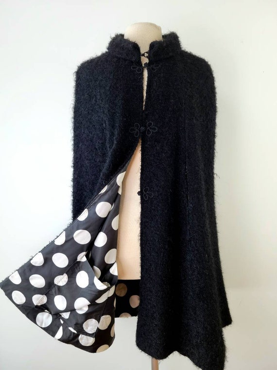 Vintage 1950s wool cape with polka dot lining and… - image 6