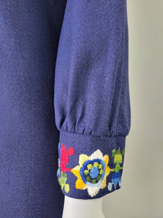 Vintage 1960s floral embroidered mini dress Size … - image 9