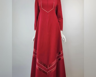 Vintage 1970s Velour robe by Vassarette, Size XS/S 30-33B / 1970s Velour robe / 70s does 30s / 1970s Vassarette robe / XS Small S
