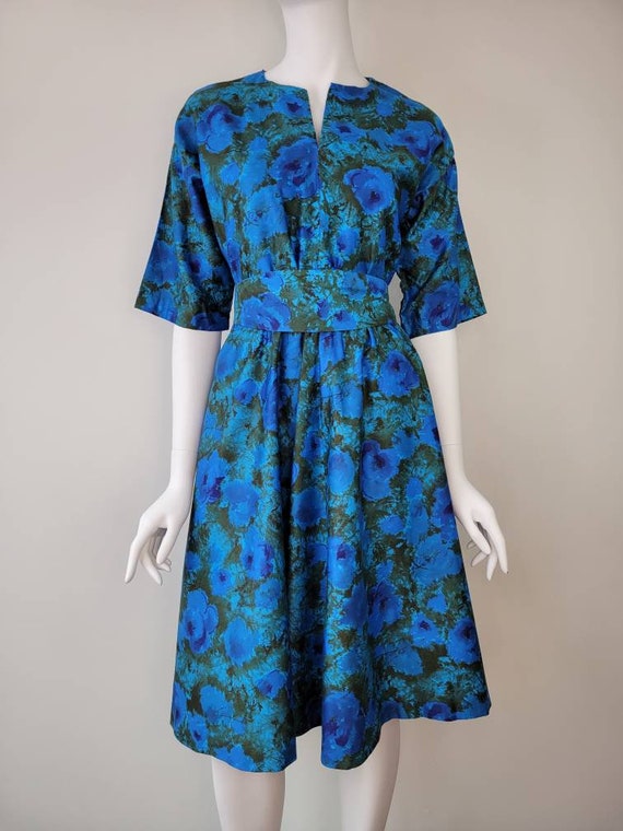 Vintage 1950s 1960s blue rose print cotton sateen… - image 2