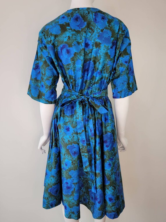 Vintage 1950s 1960s blue rose print cotton sateen… - image 7