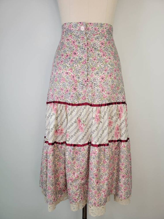 Vintage 1970s floral prairie skirt, Size S / Gunn… - image 5