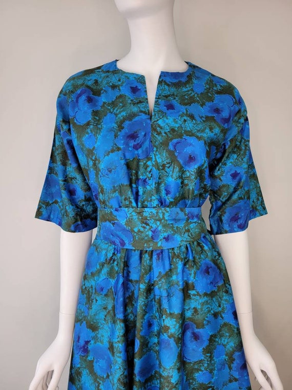 Vintage 1950s 1960s blue rose print cotton sateen… - image 4