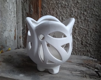 Orchid pot. Elegant white. On the legs. Fine cutting. Handwork! Manual coating. An elegant pot for your favorite orchid.