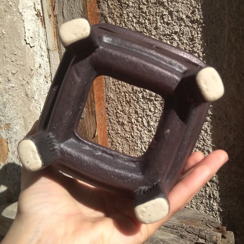The surface imitates the bark of a tree Orchid pot On the legs Square shape Brown black. Big