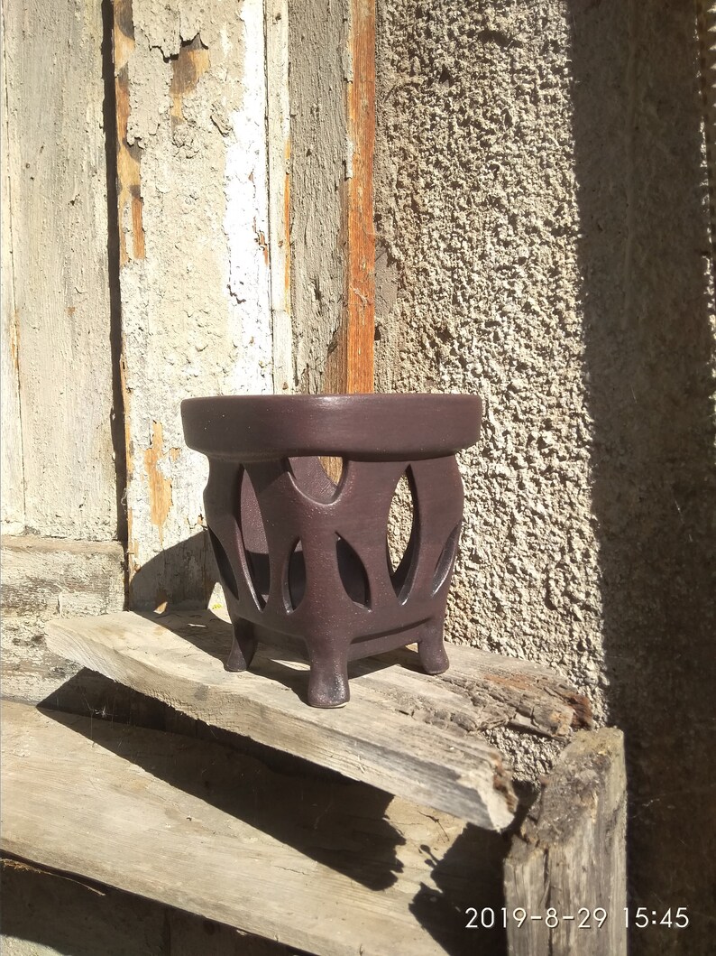 The surface imitates the bark of a tree Orchid pot On the legs Square shape Brown black. Big