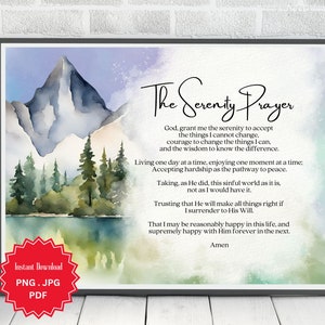 Puede incluir: Una pintura de acuarela de una cordillera con un lago en primer plano. La pintura está en tonos de azul, verde y blanco. El texto "The Serenity Prayer" está escrito en negro en la parte superior de la pintura. La oración está escrita en texto blanco debajo del título.