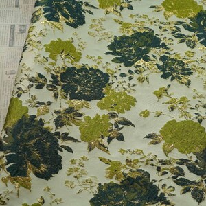Tela jacquard con base crema, peonía verde y lámina dorada, cortada a medida. Tela de brocado floral para vestidos, faldas, bolsos y manteles. Ideal para costura DIY.