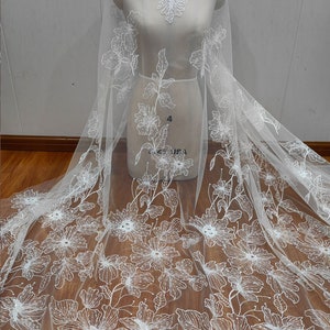 1 Yard Perlen Gestickter Blumen-Spitzenstoff für Hochzeitskleid, luxuriöse Pailletten-Perlen-Blumenspitze, Abendkleid-Perlenstoff