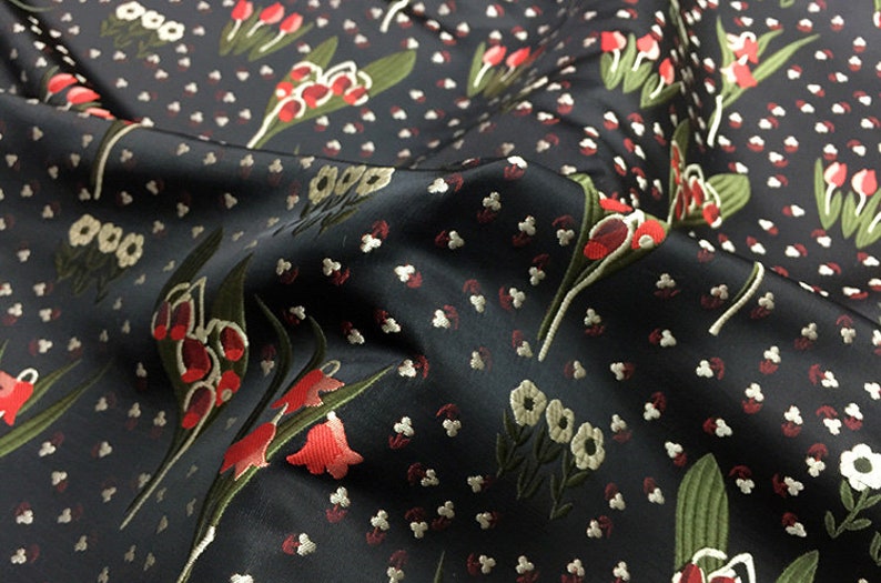 Tissu noir de vêtements de brocart floral de 0.5m, tissu de satin, modèle doux de fleur pour la robe, jupe, manteau Largeur 160cm image 4